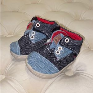 Tom’s 2 baby shoes